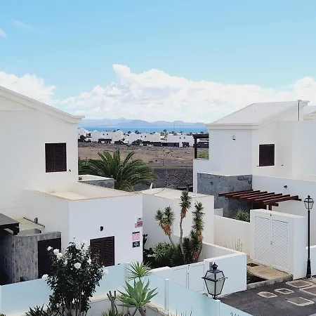 Villa With Heated Pool & Jacuzzi Playa Blanca (Lanzarote)