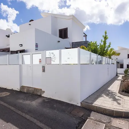 Villa With Heated Pool & Jacuzzi *