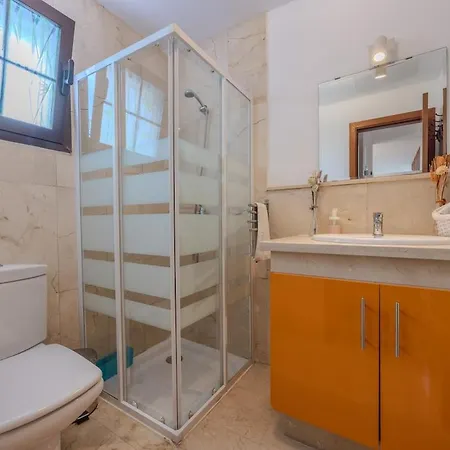 With Heated Pool & Jacuzzi Villa Playa Blanca (Lanzarote)