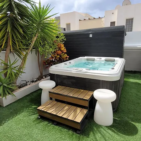 With Heated Pool & Jacuzzi Villa Playa Blanca (Lanzarote)