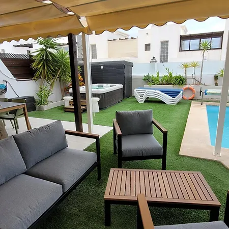 With Heated Pool & Jacuzzi Playa Blanca (Lanzarote)