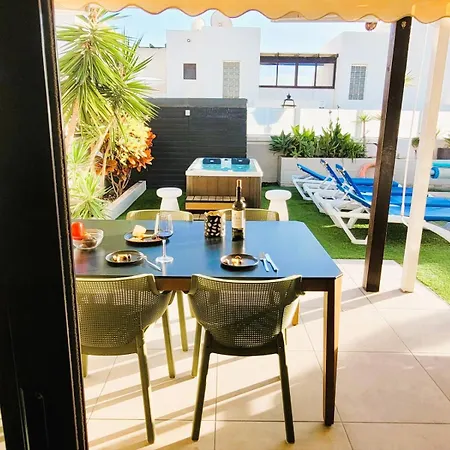 Vista With Heated Pool & Jacuzzi 빌라 *