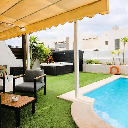 Vista With Heated Pool & Jacuzzi 빌라 *
