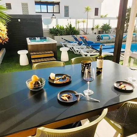 Vista With Heated Pool & Jacuzzi 플라야블랑카