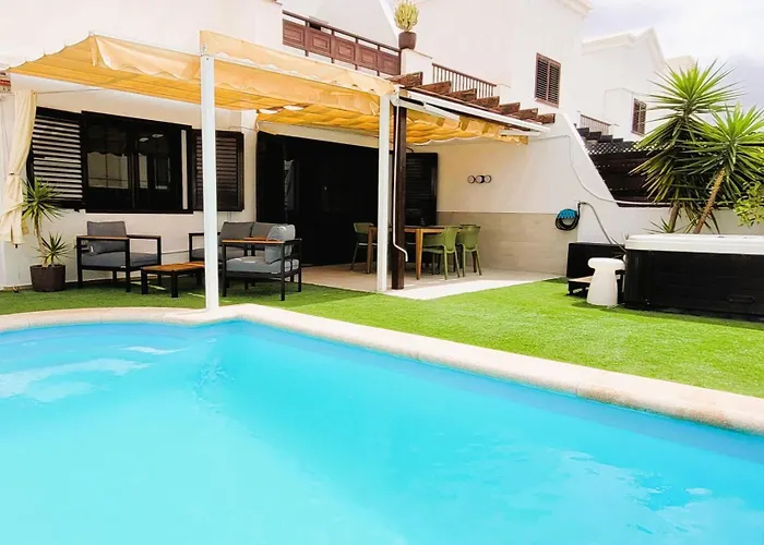 Villa With Heated Pool & Jacuzzi Playa Blanca (Lanzarote)