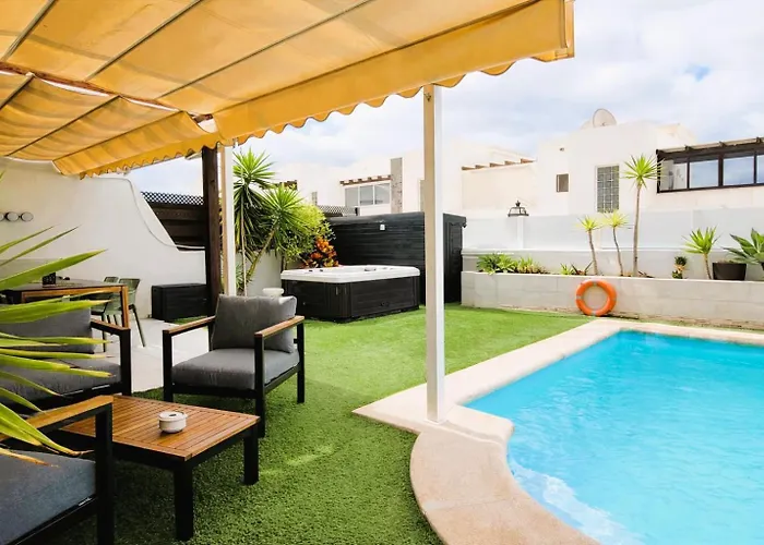 With Heated Pool & Jacuzzi Villa *