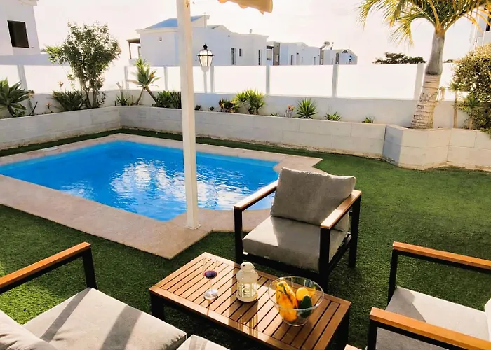 Villa With Heated Pool & Jacuzzi *