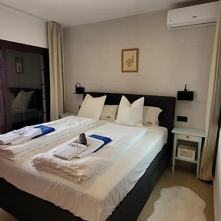 With Heated Pool & Jacuzzi Вилла *