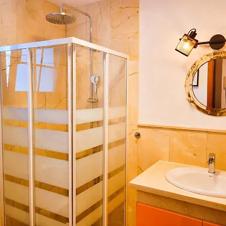 With Heated Pool & Jacuzzi Вилла Коста Бланка