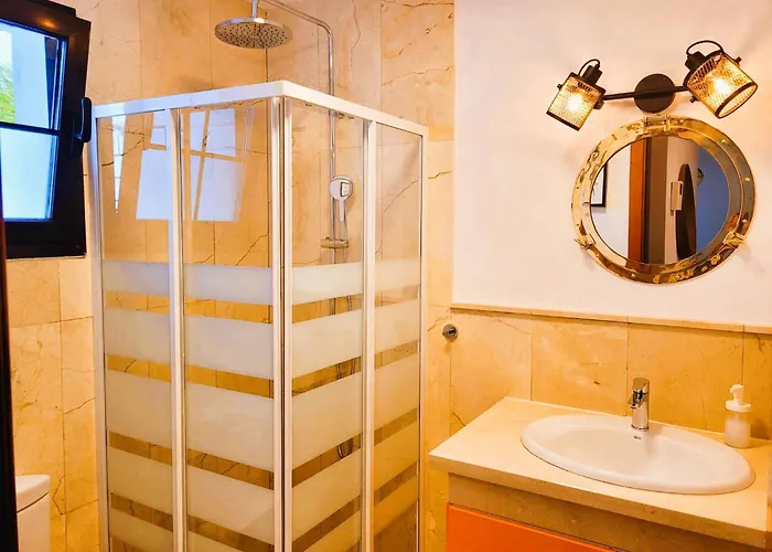 With Heated Pool & Jacuzzi 빌라 플라야블랑카